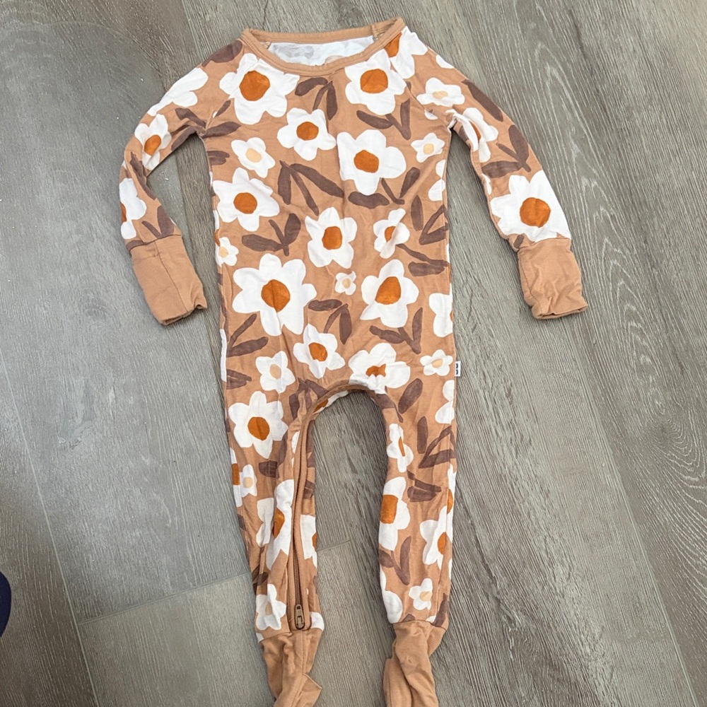 Little sleepies daisy daydream crescent zippy 6-12